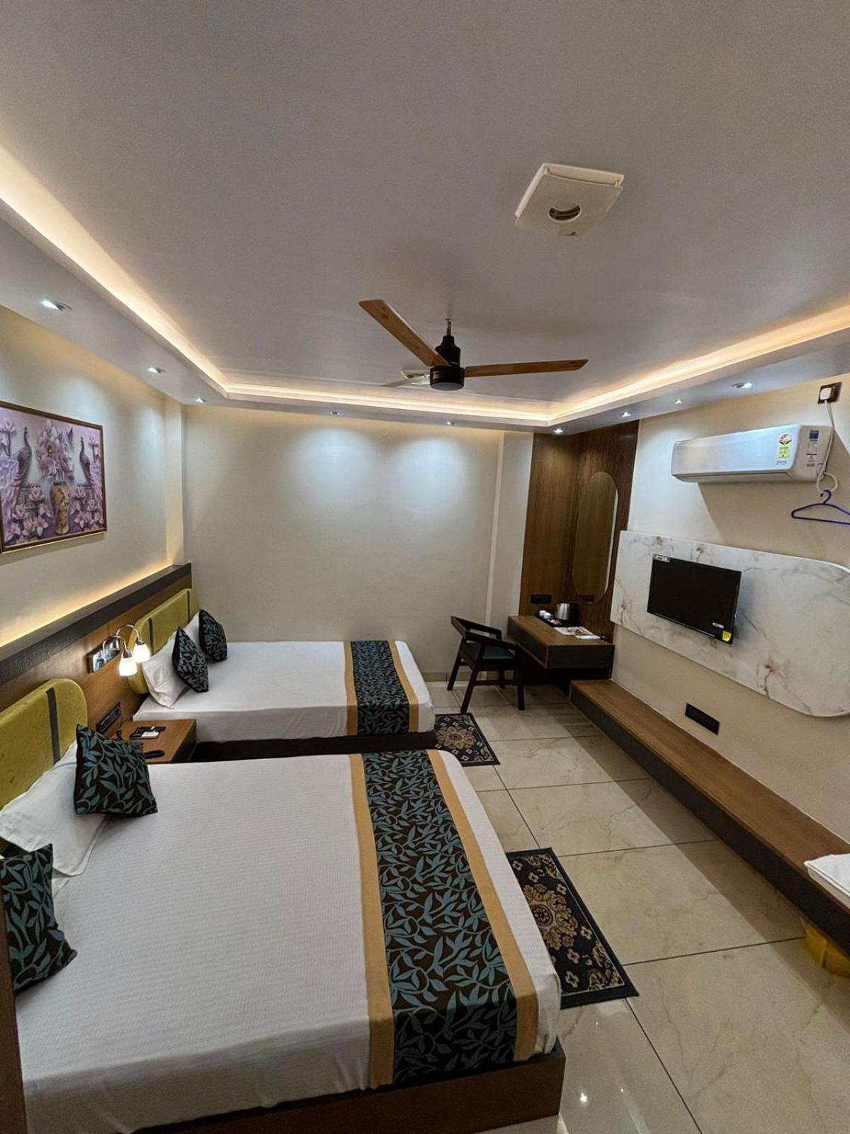 Hotel Shakuntla Palace - 400 Meters Away From Vishnu Pad Temple 7 Mins Walk Gaya Exteriér fotografie